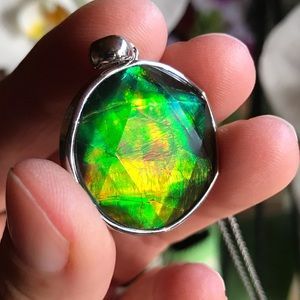 Ammolite Pendant Set in Sterling Silver (NWOT)